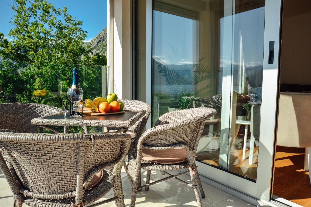 Ily Apartment With Sea View Kotor Exteriör bild
