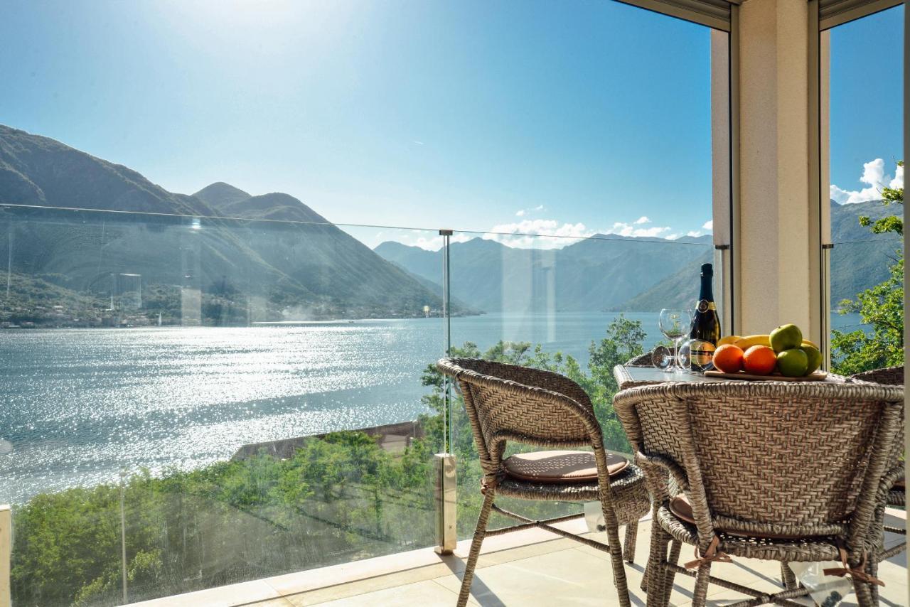 Ily Apartment With Sea View Kotor Exteriör bild